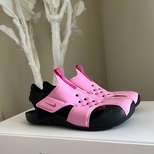 Nike kids water shoes size 2, US. Maybe worn once